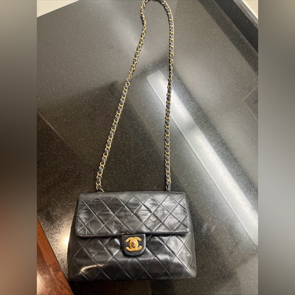 Chanel Classic Flap Shoulder bag in black lambskin leather W/ gold-tone hardware